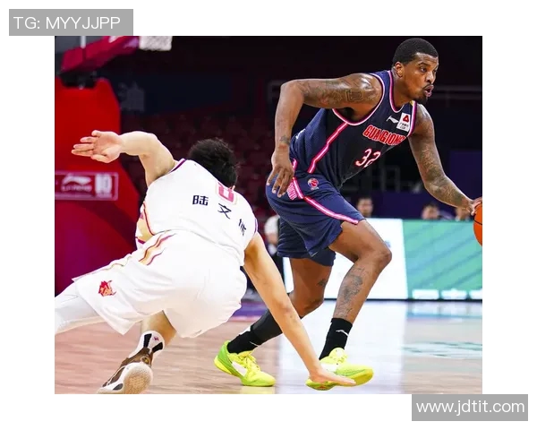 伊泽尔主场迎战甘冈双方争夺关键三分的激烈对决